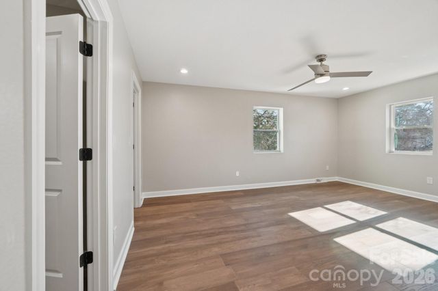 1216 Old Farm Road, Charlotte, NC 28226