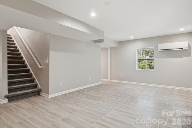 1216 Old Farm Road, Charlotte, NC 28226