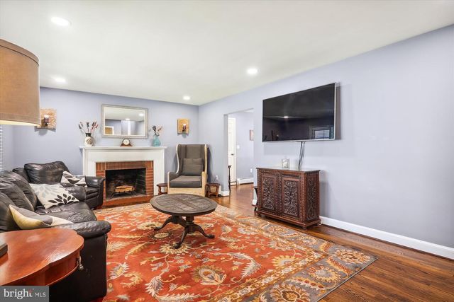 9805 FIVE OAKS RD, Fairfax, VA 22031