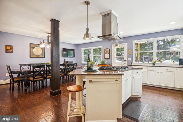 9805 FIVE OAKS RD, Fairfax, VA 22031