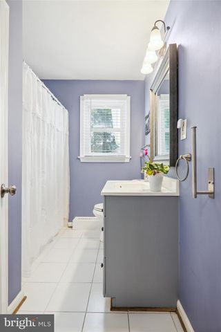 9805 FIVE OAKS RD, Fairfax, VA 22031