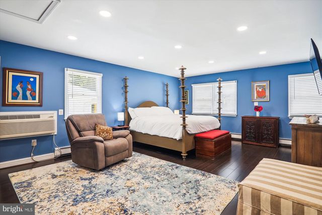 9805 FIVE OAKS RD, Fairfax, VA 22031