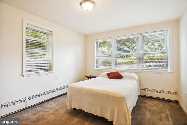 9805 FIVE OAKS RD, Fairfax, VA 22031