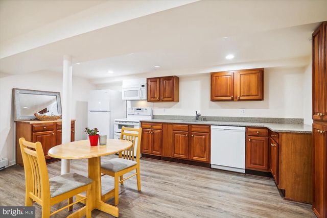 9805 FIVE OAKS RD, Fairfax, VA 22031