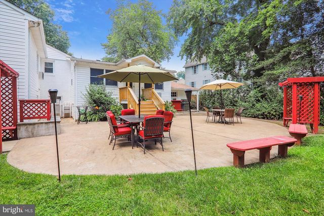 9805 FIVE OAKS RD, Fairfax, VA 22031