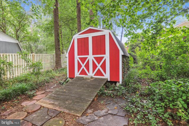 9805 FIVE OAKS RD, Fairfax, VA 22031