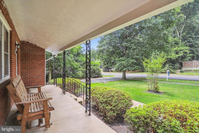 9805 FIVE OAKS RD, Fairfax, VA 22031