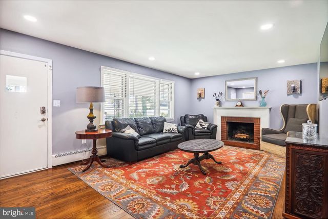 9805 FIVE OAKS RD, Fairfax, VA 22031