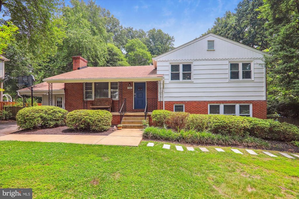 9805 FIVE OAKS RD, Fairfax, VA 22031