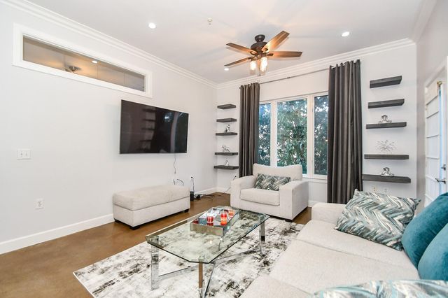 1900 Genesee Street 104, Houston, TX 77006