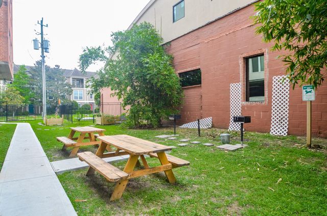 1900 Genesee Street 104, Houston, TX 77006