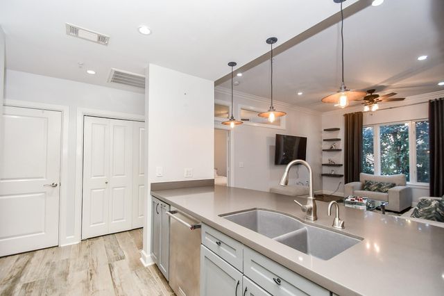1900 Genesee Street 104, Houston, TX 77006