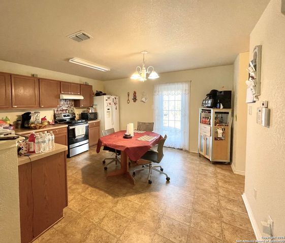 910 Absolon Farm, San Antonio, TX 78228