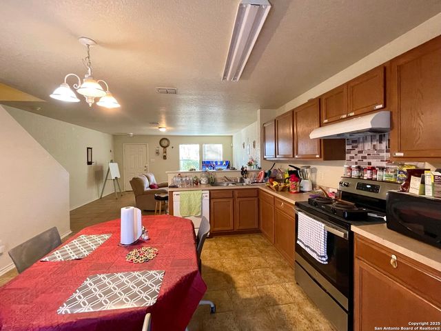 910 Absolon Farm, San Antonio, TX 78228