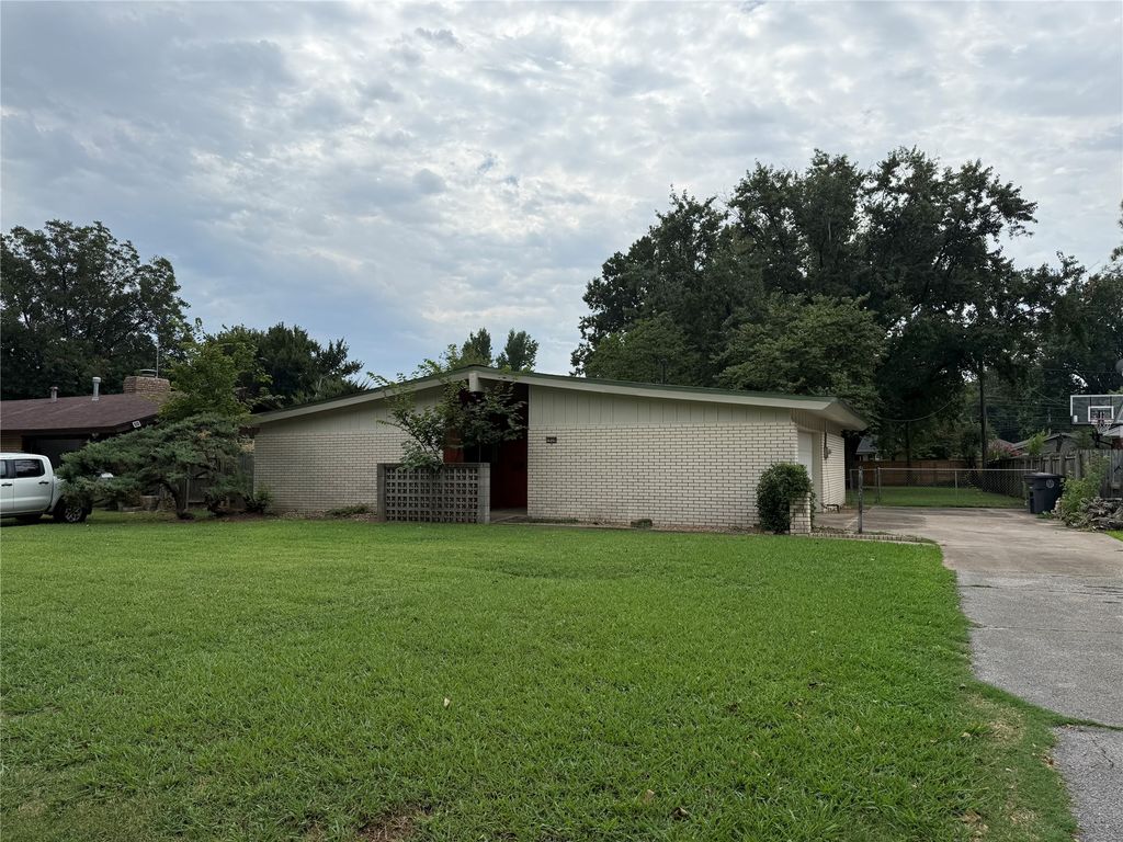 1928 E 55th Place, Tulsa, OK 74105