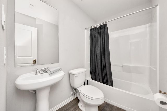 9027 Madera Road A/B, Houston, TX 77078