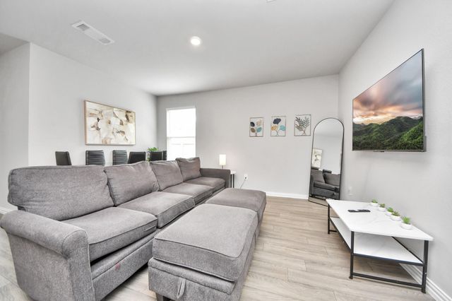 9027 Madera Road A/B, Houston, TX 77078