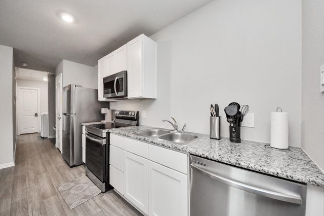 9027 Madera Road A/B, Houston, TX 77078