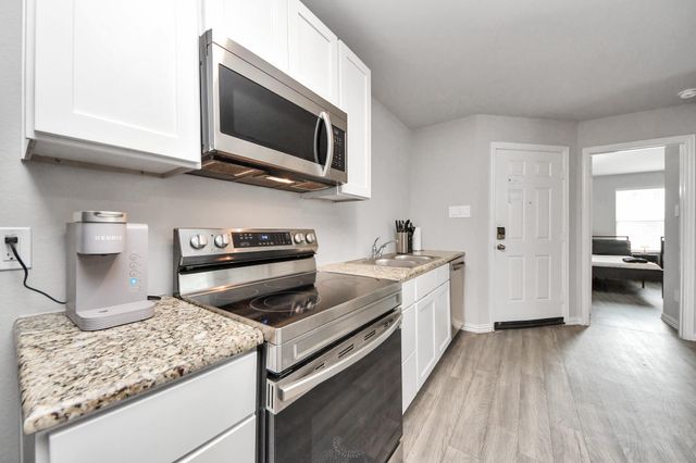 9027 Madera Road A/B, Houston, TX 77078