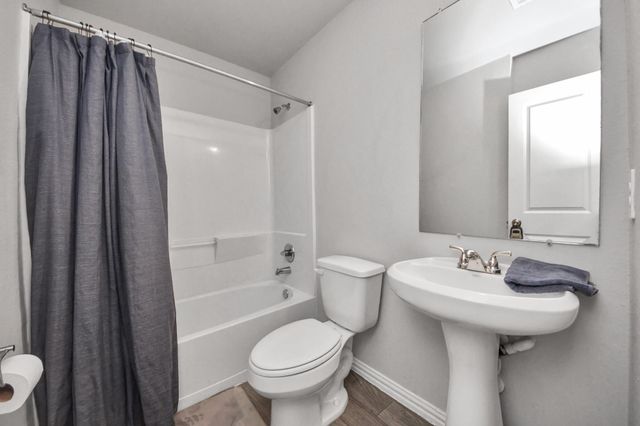 9027 Madera Road A/B, Houston, TX 77078