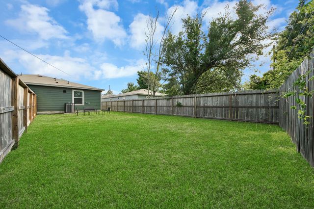 9027 Madera Road A/B, Houston, TX 77078