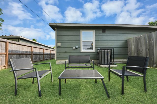9027 Madera Road A/B, Houston, TX 77078