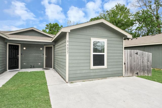 9027 Madera Road A/B, Houston, TX 77078