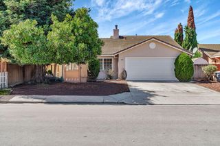 852 Antigua Avenue, Salinas, CA 93905