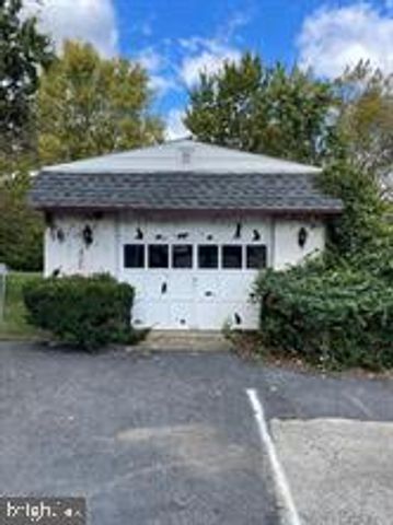 304 N CHESTER PIKE, Glenolden, PA 19036