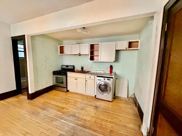 1928 Aldrich Avenue S B105, Minneapolis, MN 55403