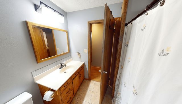 5134 E Eagle Lake Road, Willmar, MN 56201