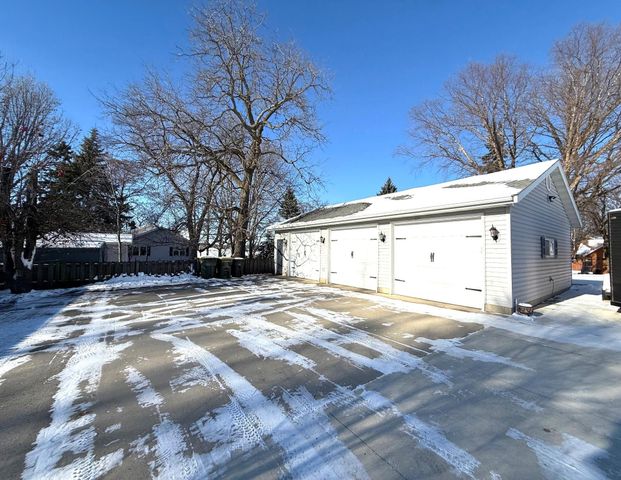 5134 E Eagle Lake Road, Willmar, MN 56201