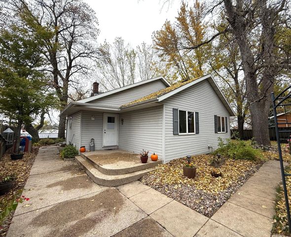 5134 E Eagle Lake Road, Willmar, MN 56201
