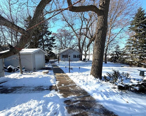 5134 E Eagle Lake Road, Willmar, MN 56201
