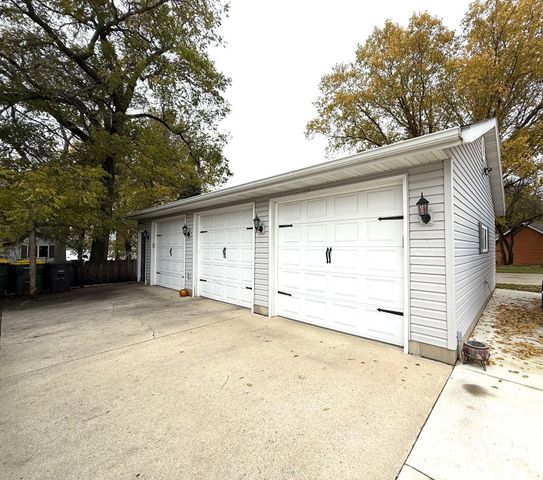 5134 E Eagle Lake Road, Willmar, MN 56201