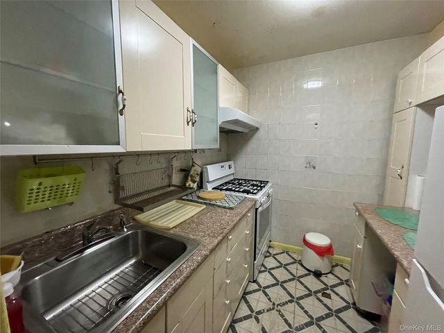 42-42 Colden Street B21, Flushing, NY 11355