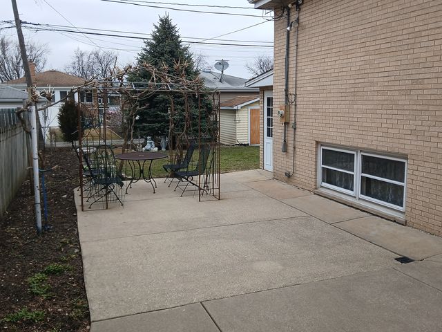 7106 W Schreiber Avenue, Chicago, IL 60631