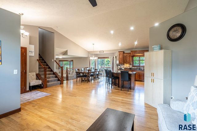 1004 W Whispering St Street, Sioux Falls, SD 57108