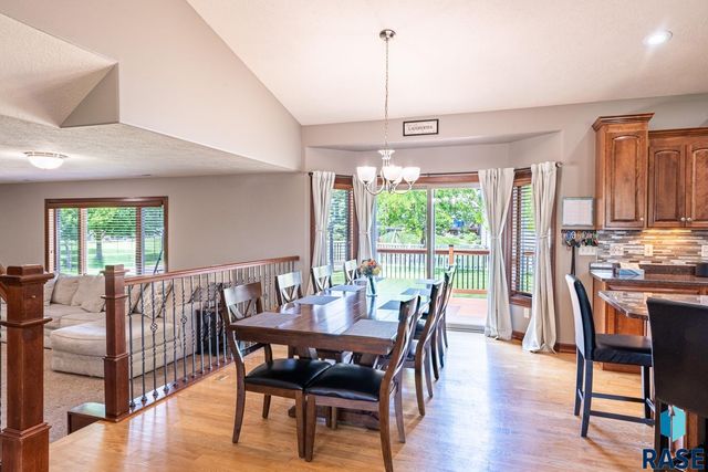 1004 W Whispering St Street, Sioux Falls, SD 57108