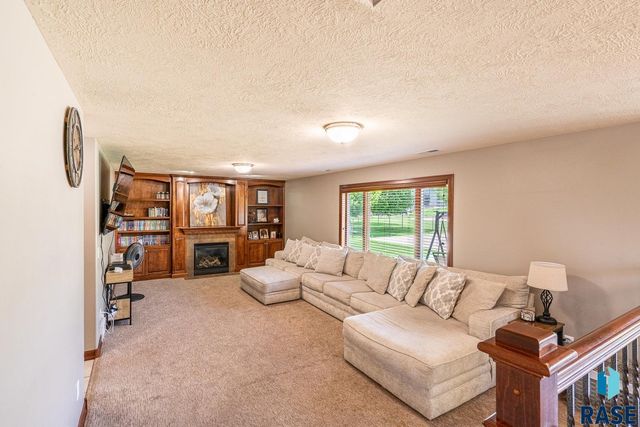 1004 W Whispering St Street, Sioux Falls, SD 57108