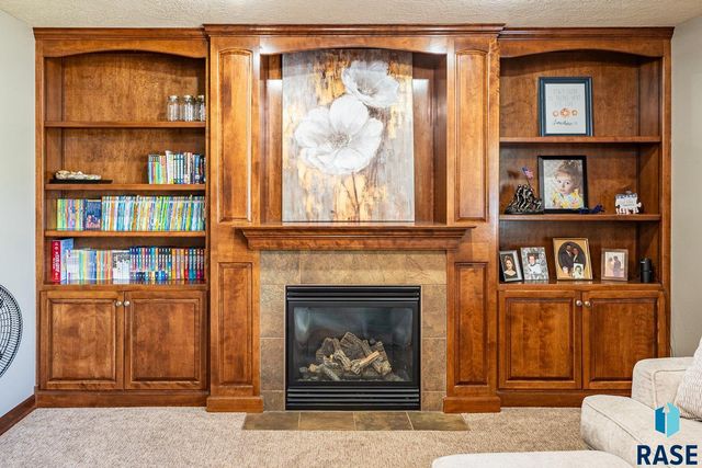 1004 W Whispering St Street, Sioux Falls, SD 57108