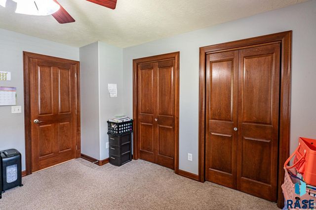 1004 W Whispering St Street, Sioux Falls, SD 57108