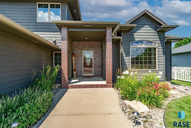 1004 W Whispering St Street, Sioux Falls, SD 57108