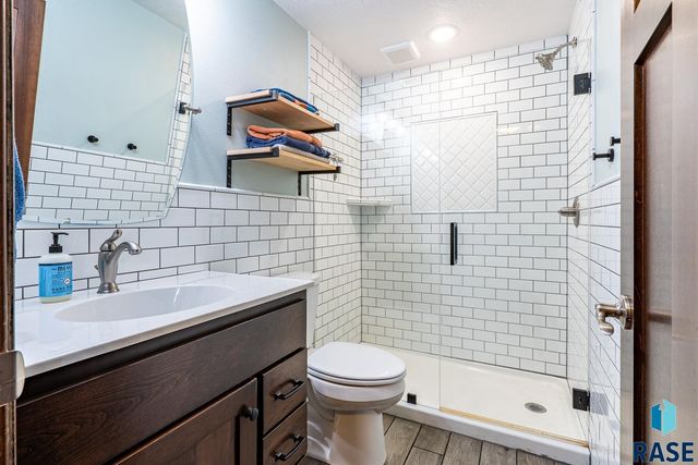 1004 W Whispering St Street, Sioux Falls, SD 57108