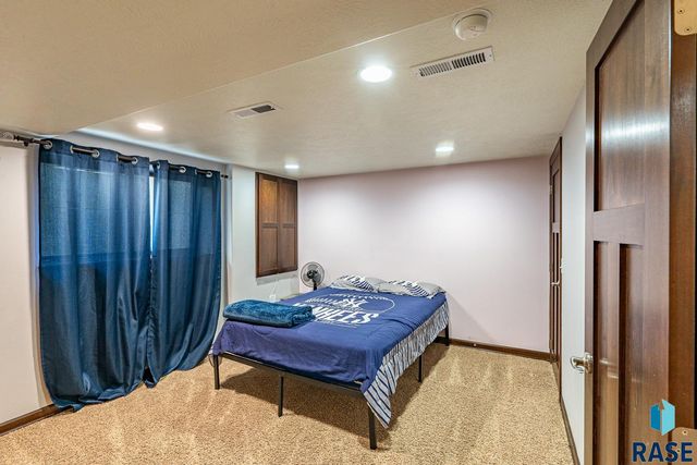 1004 W Whispering St Street, Sioux Falls, SD 57108