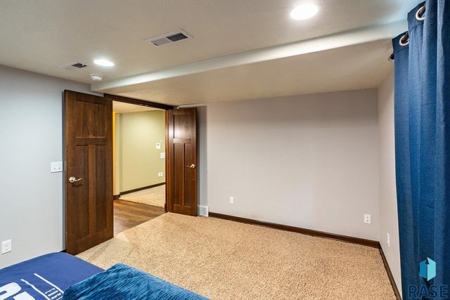 1004 W Whispering St Street, Sioux Falls, SD 57108