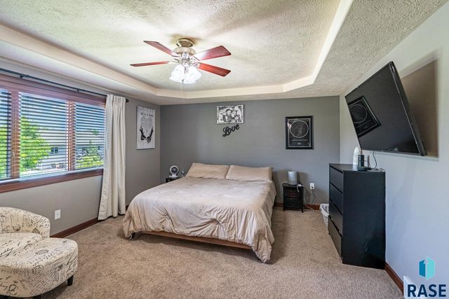 1004 W Whispering St Street, Sioux Falls, SD 57108