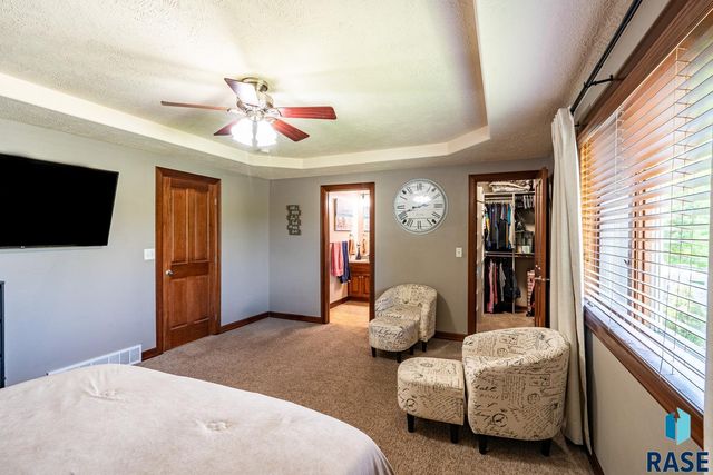 1004 W Whispering St Street, Sioux Falls, SD 57108