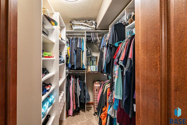 1004 W Whispering St Street, Sioux Falls, SD 57108