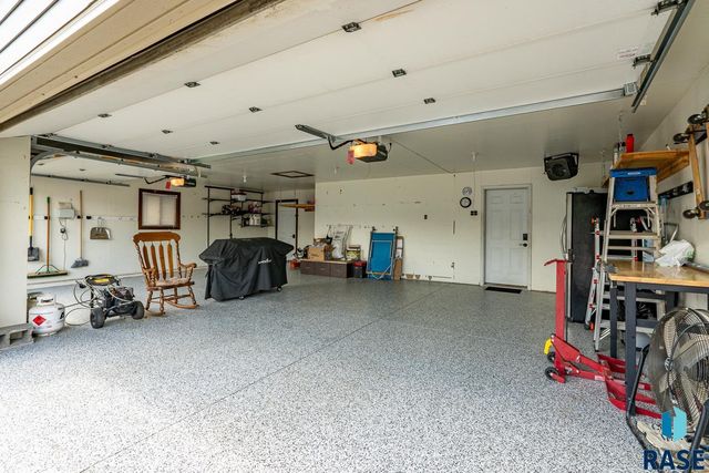 1004 W Whispering St Street, Sioux Falls, SD 57108